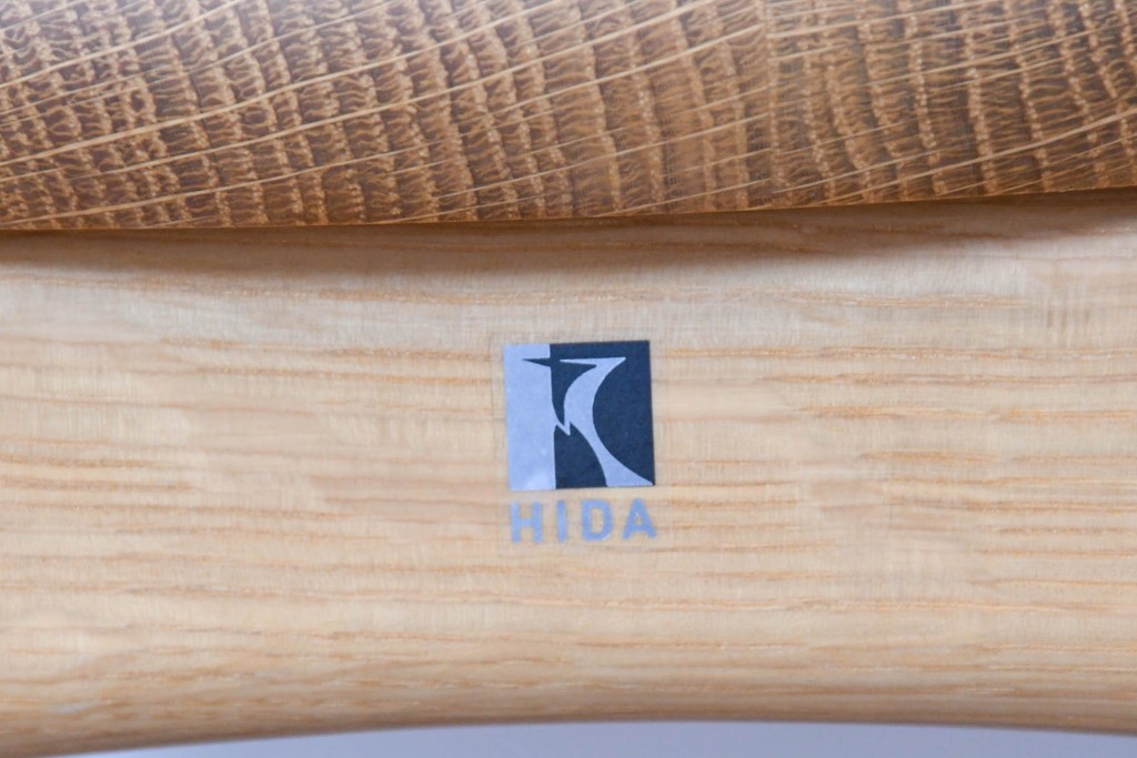 中古　飛騨産業　キツツキマーク　CRESCENT(クレセント)シリーズ　オーク材　曲線美が際立つアームチェア4脚セット　定価約39万円　(R-087326)