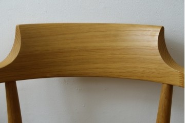 中古　飛騨産業　キツツキマーク　CRESCENT(クレセント)シリーズ　オーク材　曲線美が際立つアームチェア4脚セット　定価(4脚合計)約39万円　(R-087326)