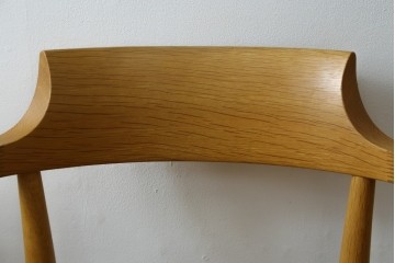 中古　飛騨産業　キツツキマーク　CRESCENT(クレセント)シリーズ　オーク材　曲線美が際立つアームチェア4脚セット　定価(4脚合計)約39万円　(R-087326)