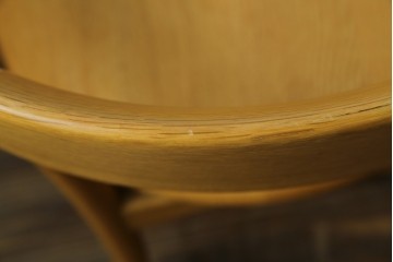 中古　飛騨産業　キツツキマーク　CRESCENT(クレセント)シリーズ　オーク材　曲線美が際立つアームチェア4脚セット　定価(4脚合計)約39万円　(R-087326)