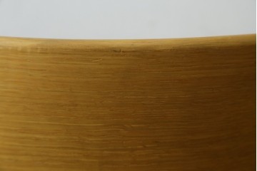 中古　飛騨産業　キツツキマーク　CRESCENT(クレセント)シリーズ　オーク材　曲線美が際立つアームチェア4脚セット　定価(4脚合計)約39万円　(R-087326)