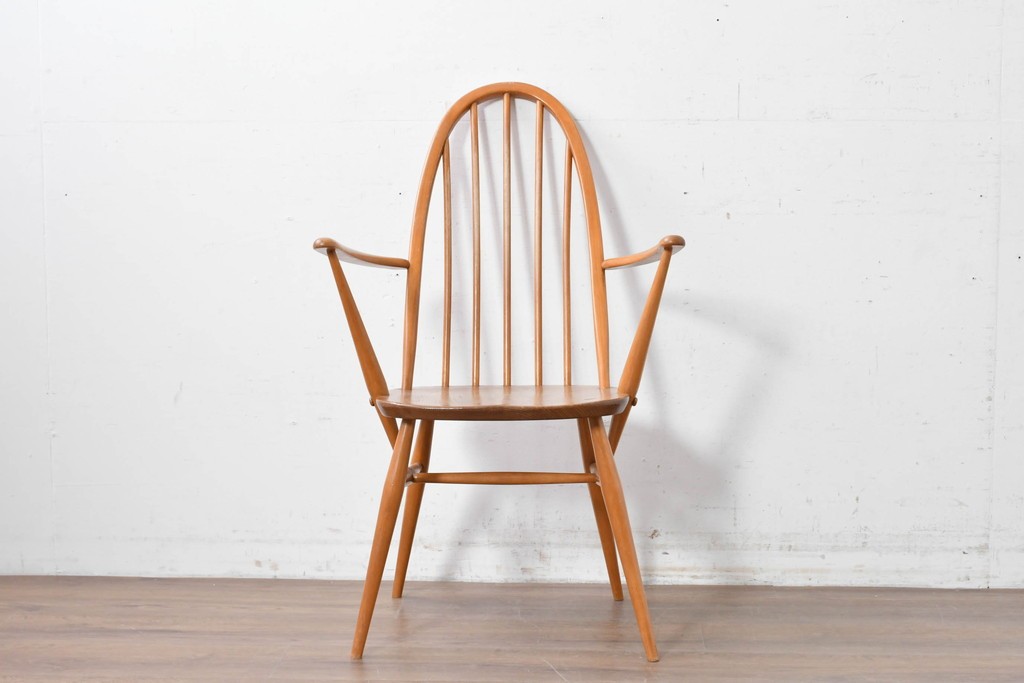 イギリスヴィンテージ　ERCOL(アーコール)　BSロゴ入り!　ウィンザーチェア　ナチュラル色のクエーカーアームチェア　(R-087327)