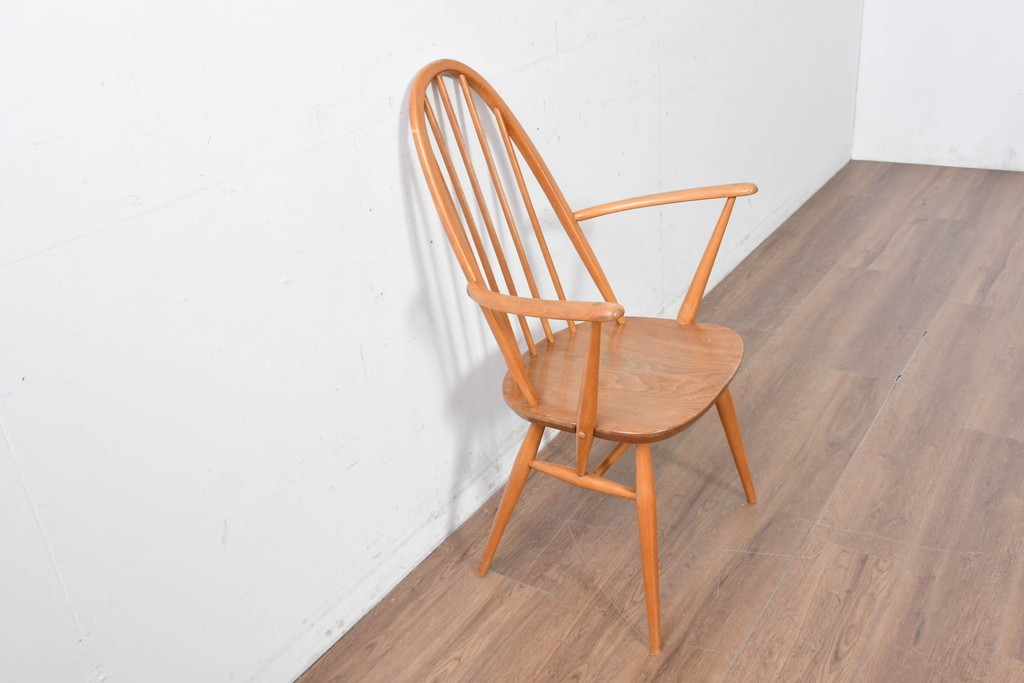 イギリスヴィンテージ　ERCOL(アーコール)　BSロゴ入り!　ウィンザーチェア　ナチュラル色のクエーカーアームチェア　(R-087327)