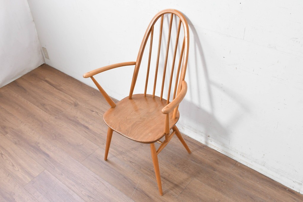 イギリスヴィンテージ　ERCOL(アーコール)　BSロゴ入り!　ウィンザーチェア　ナチュラル色のクエーカーアームチェア　(R-087327)