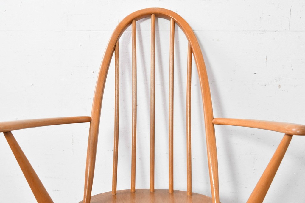 イギリスヴィンテージ　ERCOL(アーコール)　BSロゴ入り!　ウィンザーチェア　ナチュラル色のクエーカーアームチェア　(R-087327)