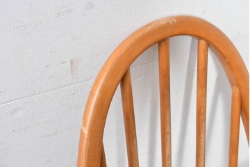 イギリスヴィンテージ　ERCOL(アーコール)　BSロゴ入り!　ウィンザーチェア　ナチュラル色のクエーカーアームチェア　(R-087327)