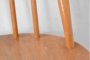 イギリスヴィンテージ　ERCOL(アーコール)　BSロゴ入り!　ウィンザーチェア　ナチュラル色のクエーカーアームチェア　(R-087327)