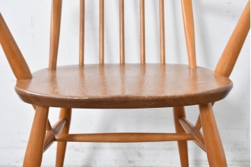 イギリスヴィンテージ　ERCOL(アーコール)　BSロゴ入り!　ウィンザーチェア　ナチュラル色のクエーカーアームチェア　(R-087327)