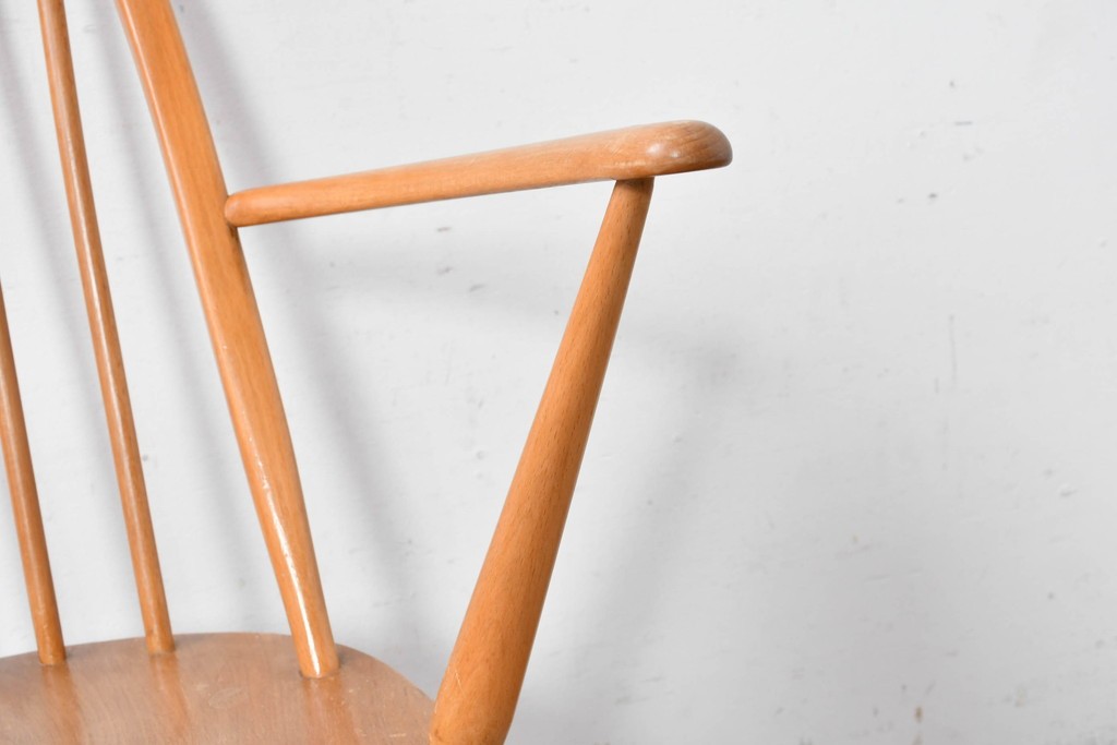 イギリスヴィンテージ　ERCOL(アーコール)　BSロゴ入り!　ウィンザーチェア　ナチュラル色のクエーカーアームチェア　(R-087327)