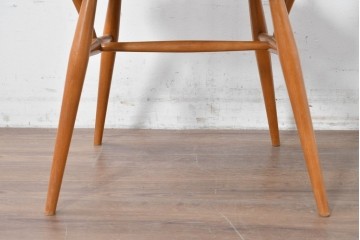 イギリスヴィンテージ　ERCOL(アーコール)　BSロゴ入り!　ウィンザーチェア　ナチュラル色のクエーカーアームチェア　(R-087327)