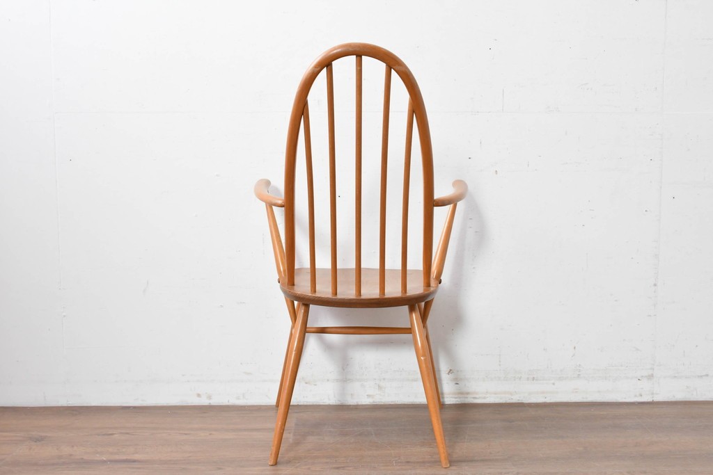 イギリスヴィンテージ　ERCOL(アーコール)　BSロゴ入り!　ウィンザーチェア　ナチュラル色のクエーカーアームチェア　(R-087327)