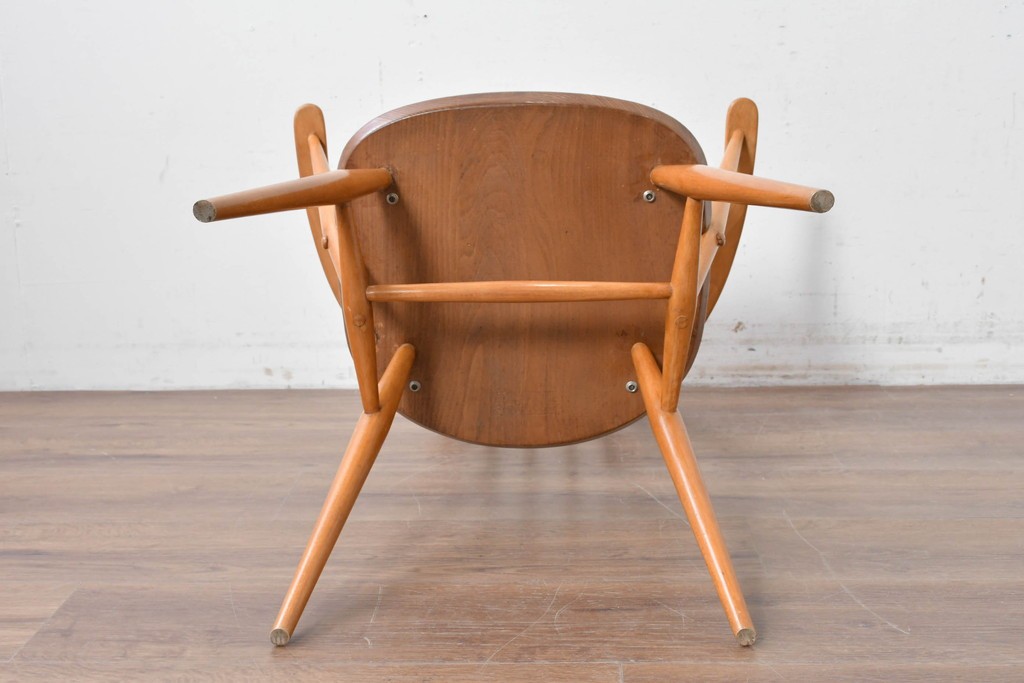 イギリスヴィンテージ　ERCOL(アーコール)　BSロゴ入り!　ウィンザーチェア　ナチュラル色のクエーカーアームチェア　(R-087327)