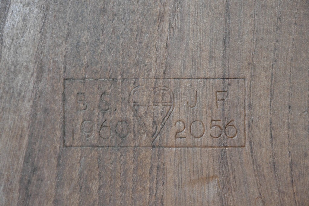 イギリスヴィンテージ　ERCOL(アーコール)　BSロゴ入り!　ウィンザーチェア　ナチュラル色のクエーカーアームチェア　(R-087327)