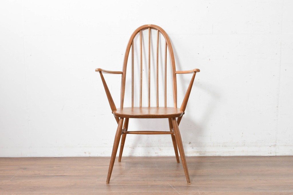 イギリスヴィンテージ　ERCOL(アーコール)　BSロゴ入り!　ウィンザーチェア　ナチュラル色のクエーカーアームチェア　(R-087328)