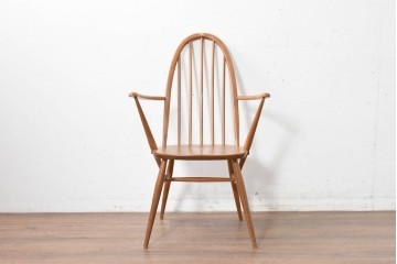 イギリスヴィンテージ　ERCOL(アーコール)　BSロゴ入り!　ウィンザーチェア　ナチュラル色のクエーカーアームチェア　(R-087328)