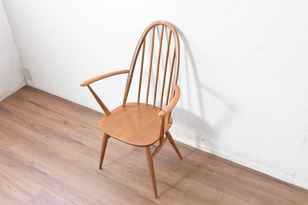 イギリスヴィンテージ　ERCOL(アーコール)　BSロゴ入り!　ウィンザーチェア　ナチュラル色のクエーカーアームチェア　(R-087328)