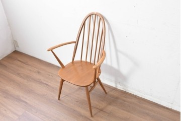 イギリスヴィンテージ　ERCOL(アーコール)　BSロゴ入り!　ウィンザーチェア　ナチュラル色のクエーカーアームチェア　(R-087328)