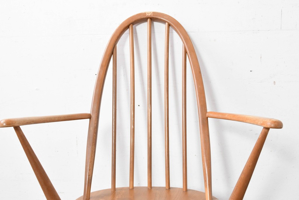 イギリスヴィンテージ　ERCOL(アーコール)　BSロゴ入り!　ウィンザーチェア　ナチュラル色のクエーカーアームチェア　(R-087328)
