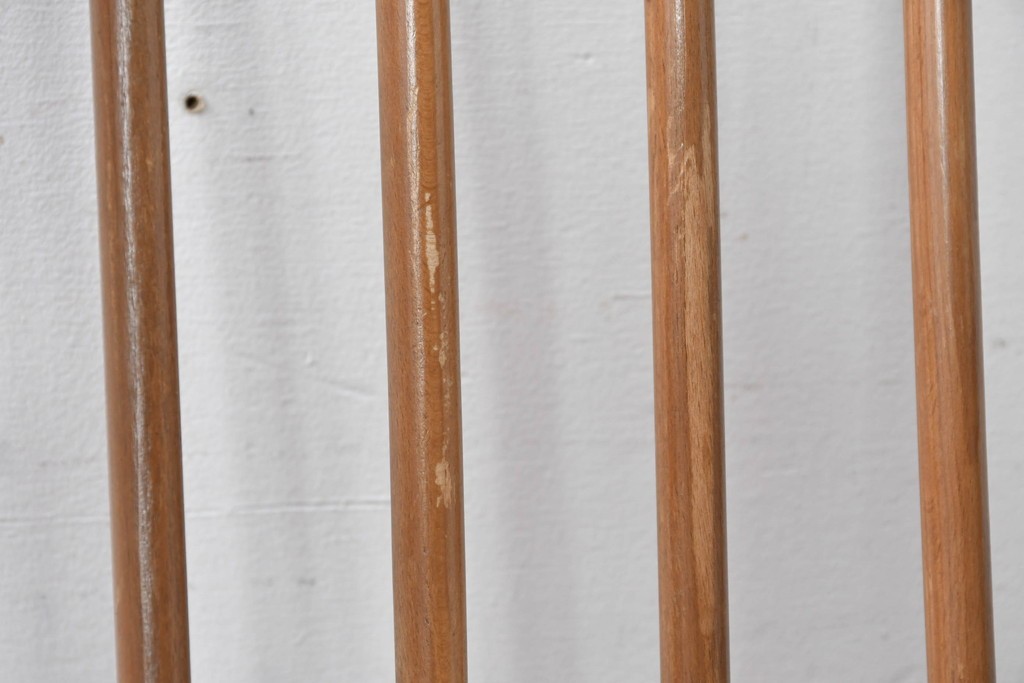 イギリスヴィンテージ　ERCOL(アーコール)　BSロゴ入り!　ウィンザーチェア　ナチュラル色のクエーカーアームチェア　(R-087328)