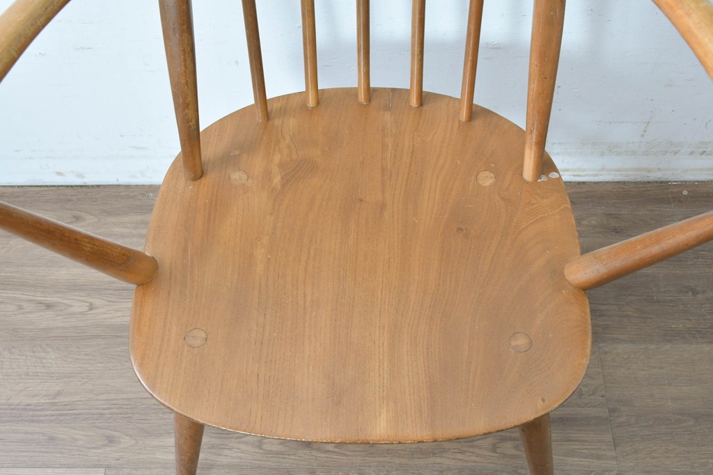 イギリスヴィンテージ　ERCOL(アーコール)　BSロゴ入り!　ウィンザーチェア　ナチュラル色のクエーカーアームチェア　(R-087328)