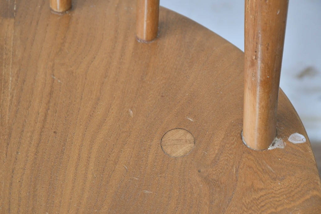 イギリスヴィンテージ　ERCOL(アーコール)　BSロゴ入り!　ウィンザーチェア　ナチュラル色のクエーカーアームチェア　(R-087328)