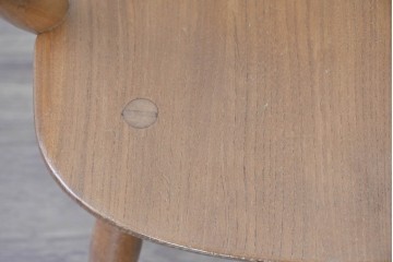 イギリスヴィンテージ　ERCOL(アーコール)　BSロゴ入り!　ウィンザーチェア　ナチュラル色のクエーカーアームチェア　(R-087328)