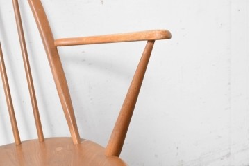 イギリスヴィンテージ　ERCOL(アーコール)　BSロゴ入り!　ウィンザーチェア　ナチュラル色のクエーカーアームチェア　(R-087328)