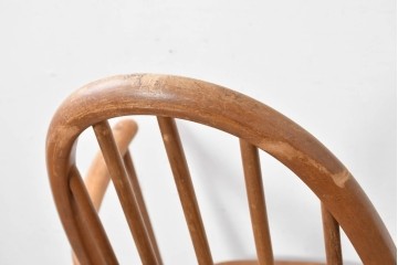 イギリスヴィンテージ　ERCOL(アーコール)　BSロゴ入り!　ウィンザーチェア　ナチュラル色のクエーカーアームチェア　(R-087328)