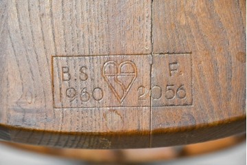 イギリスヴィンテージ　ERCOL(アーコール)　BSロゴ入り!　ウィンザーチェア　ナチュラル色のクエーカーアームチェア　(R-087328)