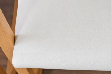 中古　美品　カリモク家具(karimoku)　小林幹也氏デザイン HARU　オーク材・フェイクレザー　軽やかなフレームのダイニングチェア2脚セット　定価(2脚合計)約13万円　(R-087329)