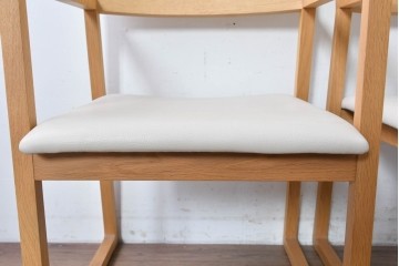 中古　美品　カリモク家具(karimoku)　小林幹也氏デザイン HARU　オーク材・フェイクレザー　軽やかなフレームのダイニングチェア2脚セット　定価(2脚合計)約13万円　(R-087329)