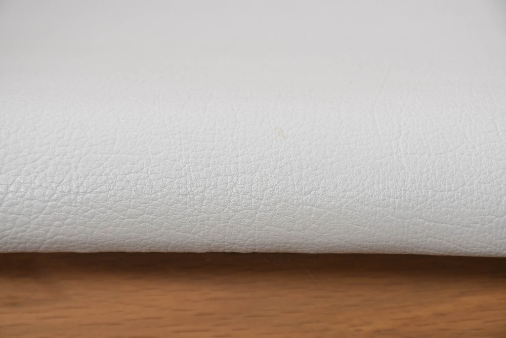 中古　美品　カリモク家具(karimoku)　小林幹也氏デザイン HARU　オーク材・フェイクレザー　軽やかなフレームのダイニングチェア2脚セット　定価(2脚合計)約13万円　(R-087329)