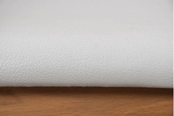 中古　美品　カリモク家具(karimoku)　小林幹也氏デザイン HARU　オーク材・フェイクレザー　軽やかなフレームのダイニングチェア2脚セット　定価(2脚合計)約13万円　(R-087329)