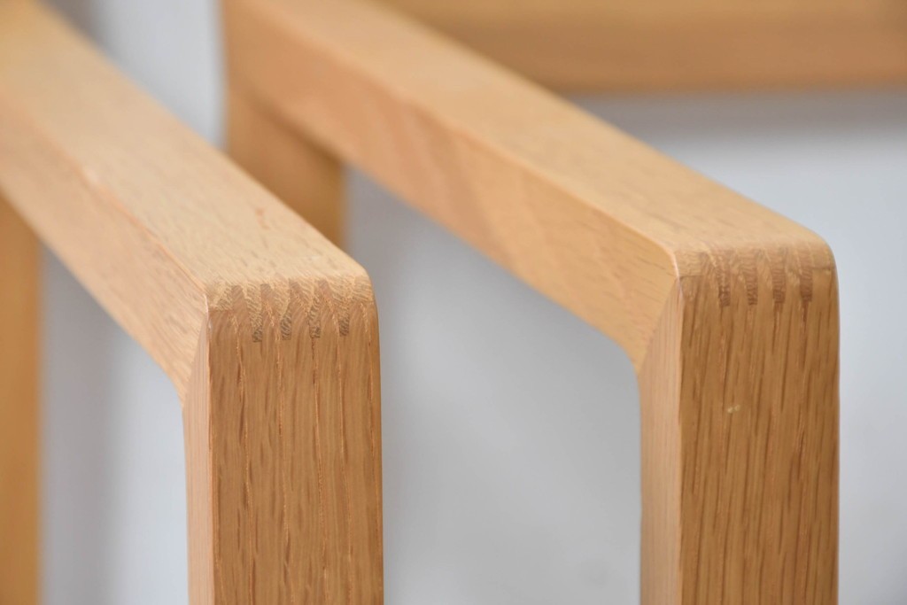 中古　美品　カリモク家具(karimoku)　小林幹也氏デザイン HARU　オーク材・フェイクレザー　軽やかなフレームのダイニングチェア2脚セット　定価(2脚合計)約13万円　(R-087329)