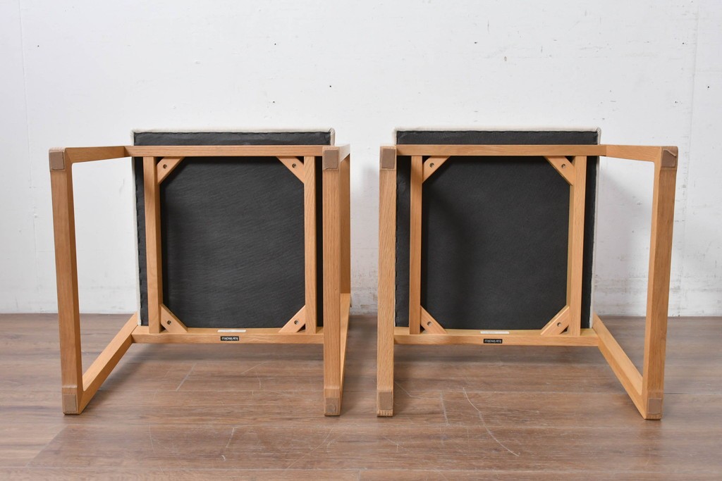 中古　美品　カリモク家具(karimoku)　小林幹也氏デザイン HARU　オーク材・フェイクレザー　軽やかなフレームのダイニングチェア2脚セット　定価(2脚合計)約13万円　(R-087329)