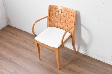 中古　美品　arflex(アルフレックス)　LUCA(ルカ)　合皮　編み込み背もたれが印象的なアームチェア　定価約14万円　(R-087331)