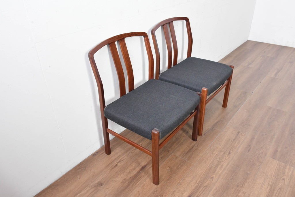 中古　希少な廃番品!　カリモク家具(karimoku)　最上位シリーズ「ビベンテ」　花梨(カリン)材　なめらかな曲線を描くフレームが魅力のダイニングチェア2脚セット　(R-087332)