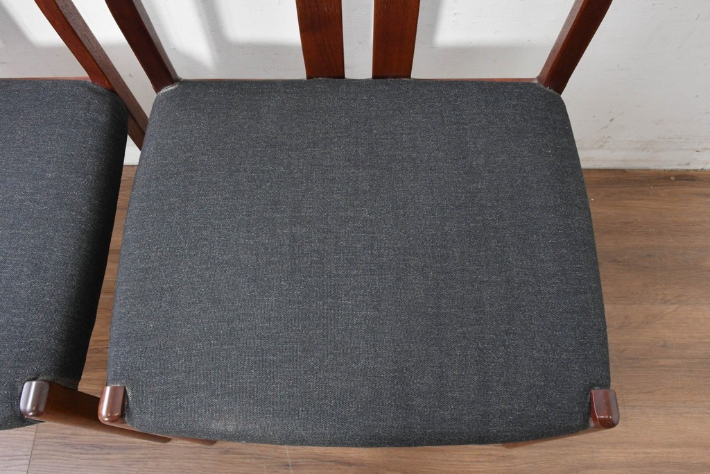 中古　希少な廃番品!　カリモク家具(karimoku)　最上位シリーズ「ビベンテ」　花梨(カリン)材　なめらかな曲線を描くフレームが魅力のダイニングチェア2脚セット　(R-087332)