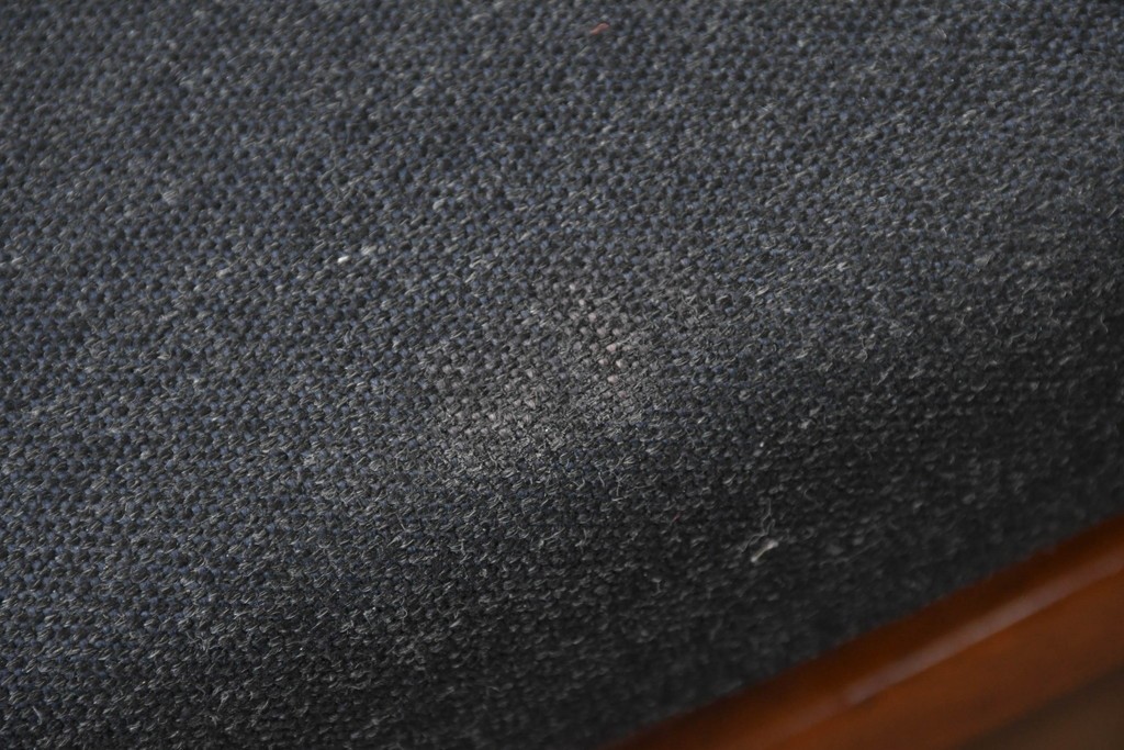 中古　希少な廃番品!　カリモク家具(karimoku)　最上位シリーズ「ビベンテ」　花梨(カリン)材　なめらかな曲線を描くフレームが魅力のダイニングチェア2脚セット　(R-087332)