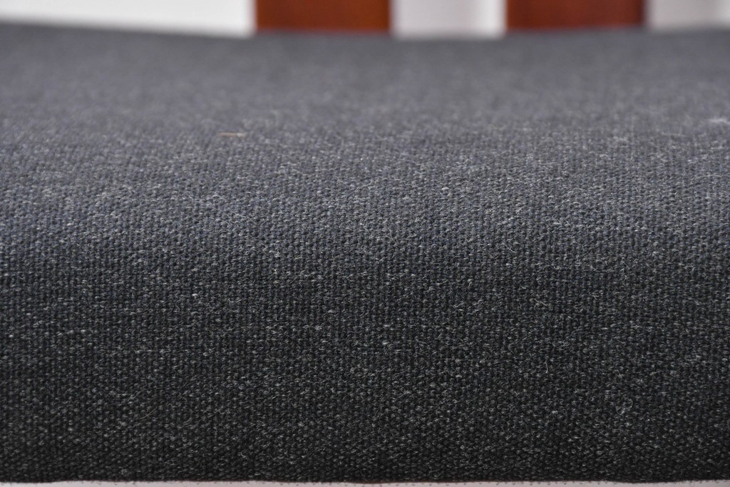 中古　希少な廃番品!　カリモク家具(karimoku)　最上位シリーズ「ビベンテ」　花梨(カリン)材　なめらかな曲線を描くフレームが魅力のダイニングチェア2脚セット　(R-087332)