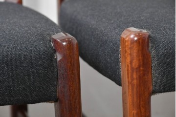 中古　希少な廃番品!　カリモク家具(karimoku)　最上位シリーズ「ビベンテ」　花梨(カリン)材　なめらかな曲線を描くフレームが魅力のダイニングチェア2脚セット　(R-087332)