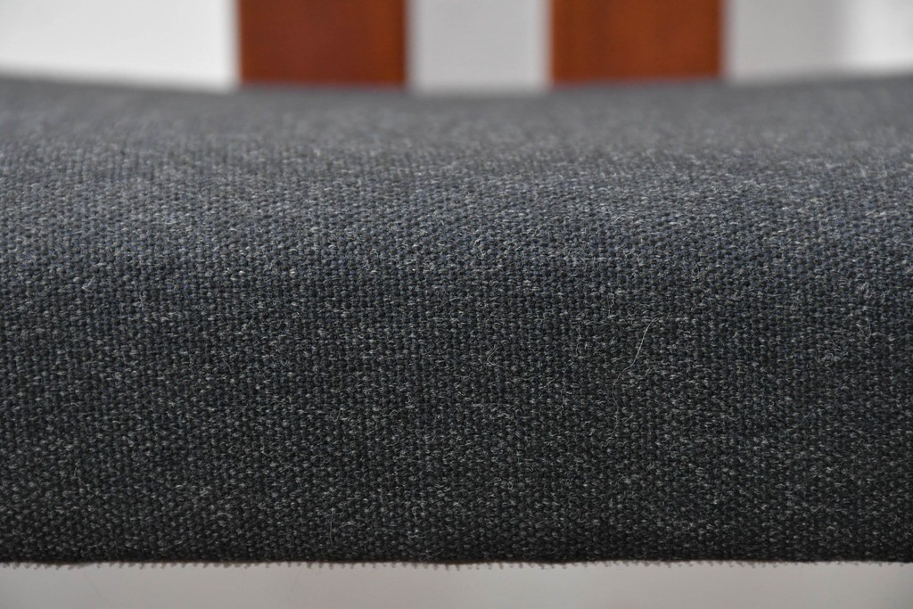 中古　希少な廃番品!　カリモク家具(karimoku)　最上位シリーズ「ビベンテ」　花梨(カリン)材　なめらかな曲線を描くフレームが魅力のダイニングチェア2脚セット　(R-087332)