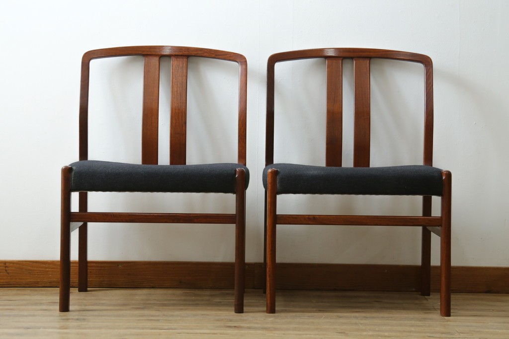 中古　希少な廃番品!　カリモク家具(karimoku)　最上位シリーズ「ビベンテ」　花梨(カリン)材　なめらかな曲線を描くフレームが魅力のダイニングチェア2脚セット　(R-087332)