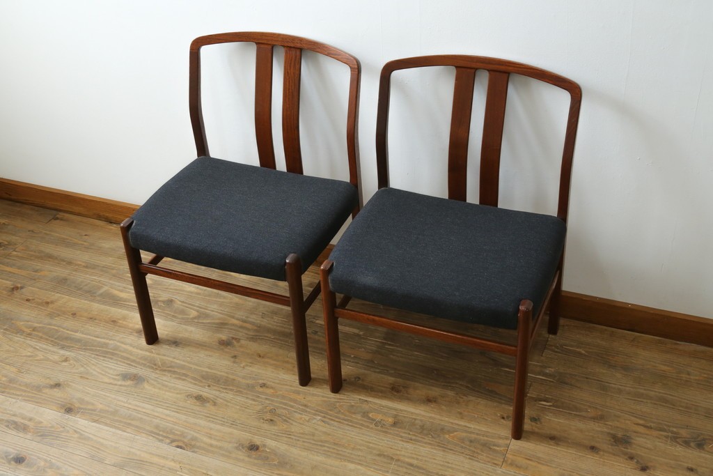 中古　希少な廃番品!　カリモク家具(karimoku)　最上位シリーズ「ビベンテ」　花梨(カリン)材　なめらかな曲線を描くフレームが魅力のダイニングチェア2脚セット　(R-087332)