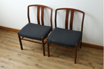 中古　希少な廃番品!　カリモク家具(karimoku)　最上位シリーズ「ビベンテ」　花梨(カリン)材　なめらかな曲線を描くフレームが魅力のダイニングチェア2脚セット　(R-087332)