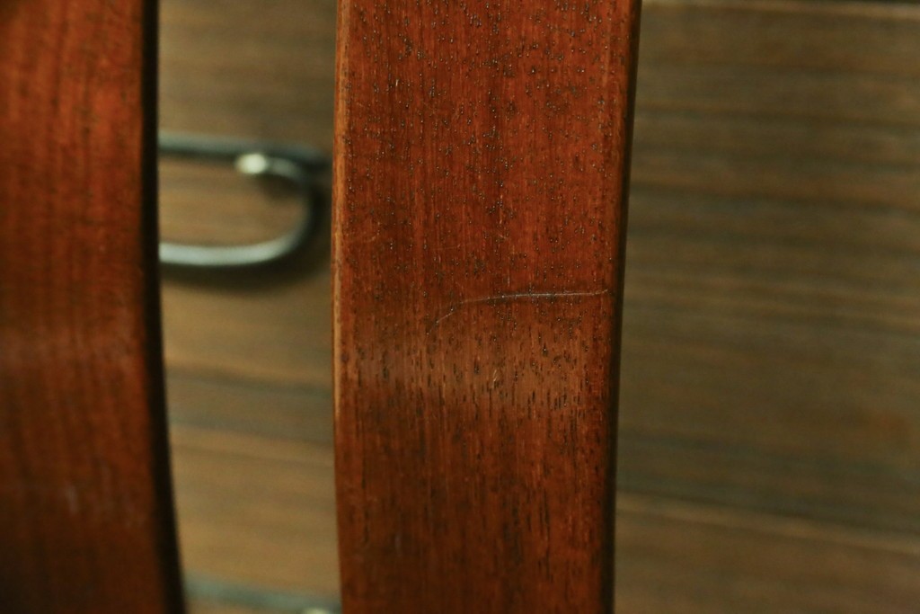 中古　希少な廃番品!　カリモク家具(karimoku)　最上位シリーズ「ビベンテ」　花梨(カリン)材　なめらかな曲線を描くフレームが魅力のダイニングチェア2脚セット　(R-087332)