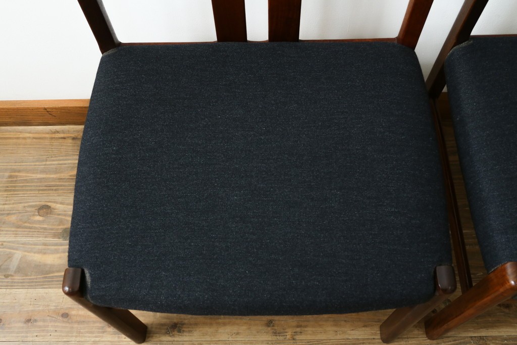 中古　希少な廃番品!　カリモク家具(karimoku)　最上位シリーズ「ビベンテ」　花梨(カリン)材　なめらかな曲線を描くフレームが魅力のダイニングチェア2脚セット　(R-087332)