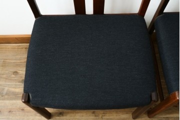 中古　希少な廃番品!　カリモク家具(karimoku)　最上位シリーズ「ビベンテ」　花梨(カリン)材　なめらかな曲線を描くフレームが魅力のダイニングチェア2脚セット　(R-087332)