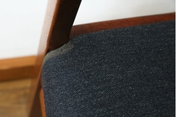 中古　希少な廃番品!　カリモク家具(karimoku)　最上位シリーズ「ビベンテ」　花梨(カリン)材　なめらかな曲線を描くフレームが魅力のダイニングチェア2脚セット　(R-087332)
