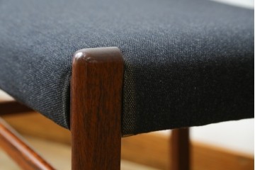 中古　希少な廃番品!　カリモク家具(karimoku)　最上位シリーズ「ビベンテ」　花梨(カリン)材　なめらかな曲線を描くフレームが魅力のダイニングチェア2脚セット　(R-087332)